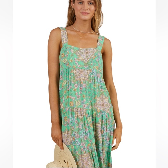 Billabong 𑁍 Boho Floral Tiered Dress - Picture 2 of 12